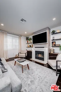 $849,000 | 10878 Bloomfield Street, Unit 211, Toluca Lake, CA 91602