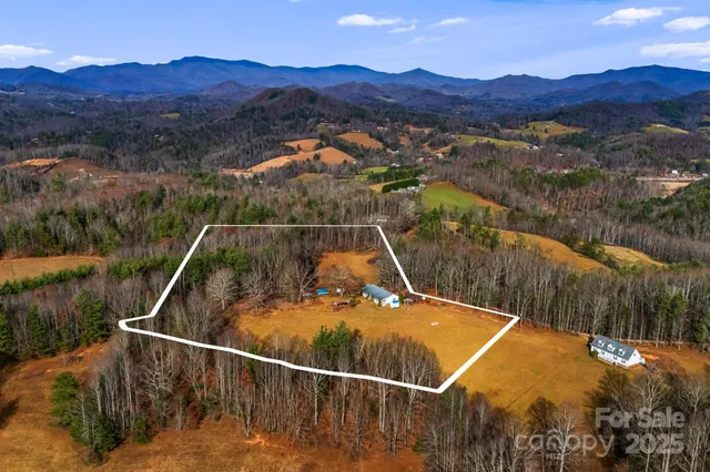 $395,000 | 686 Sam Jones Road, Burnsville, NC 28714