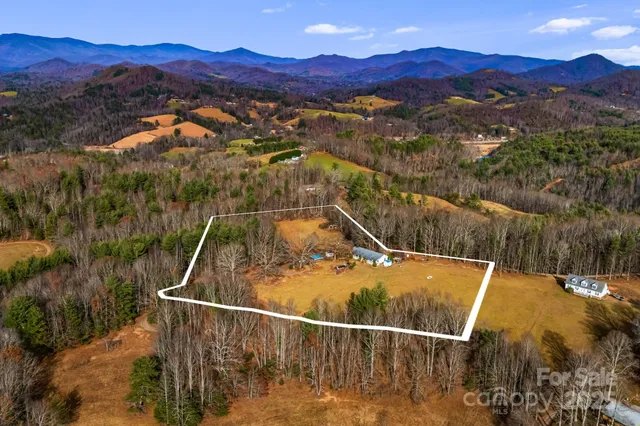 $395,000 | 686 Sam Jones Road, Burnsville, NC 28714