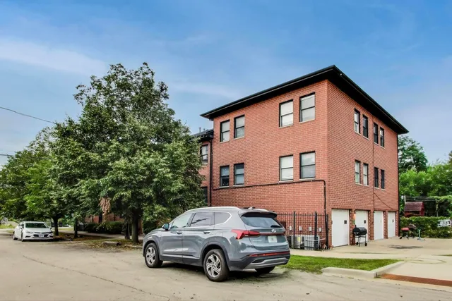 $125,000 | 1431 West 108th Street, Unit C, Chicago, IL 60643