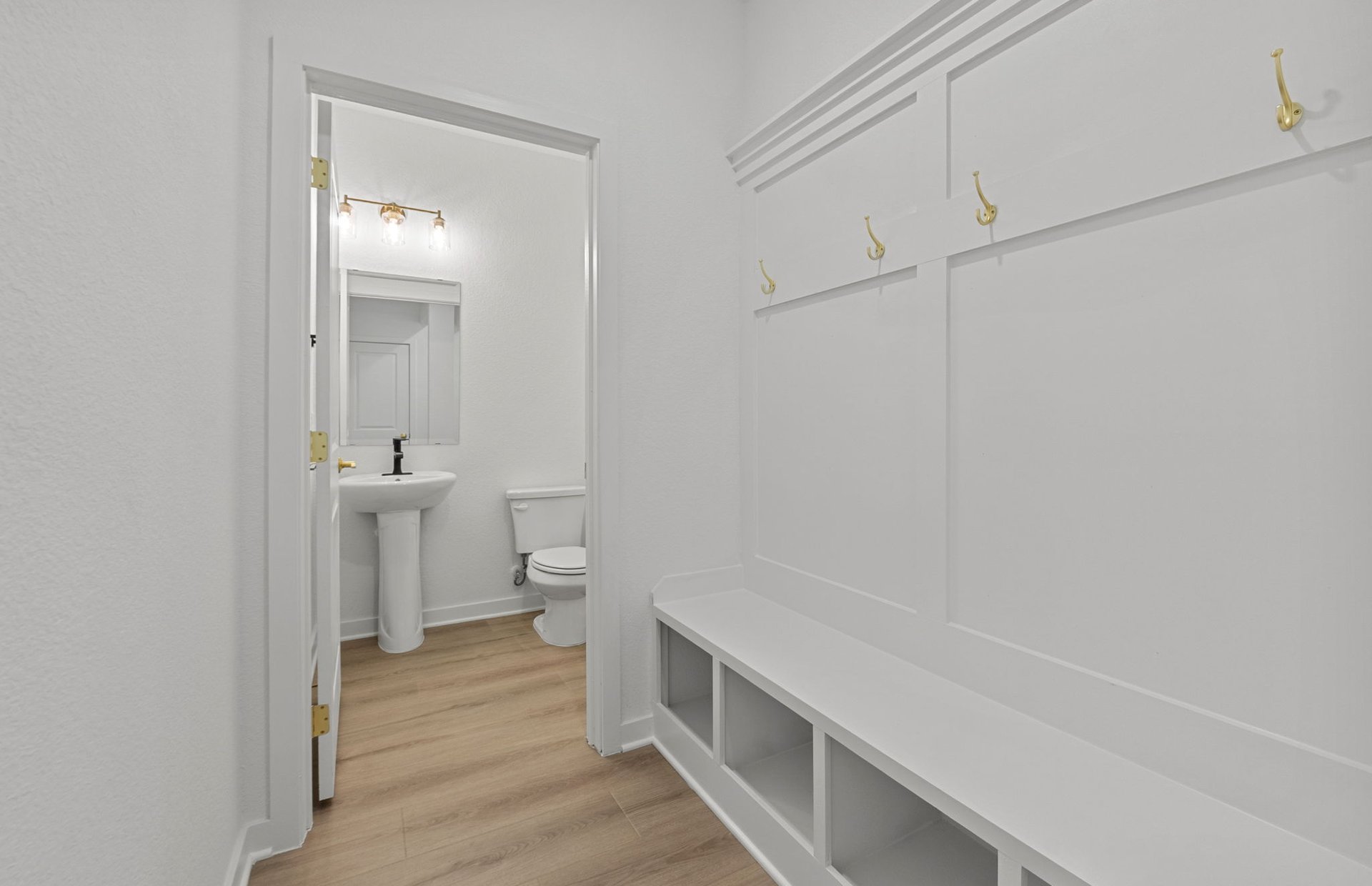 1280 East Main Street, Unit 603 Round Rock, TX 78664 - Photo 19 of 28 a bathroom with a sink and toilet