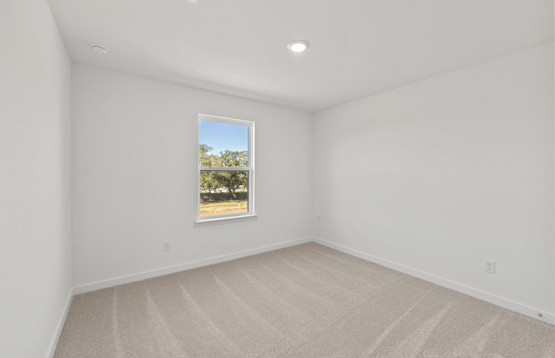 1280 East Main Street, Unit 603 Round Rock, TX 78664 - Photo 21 of 28 an empty room with a window