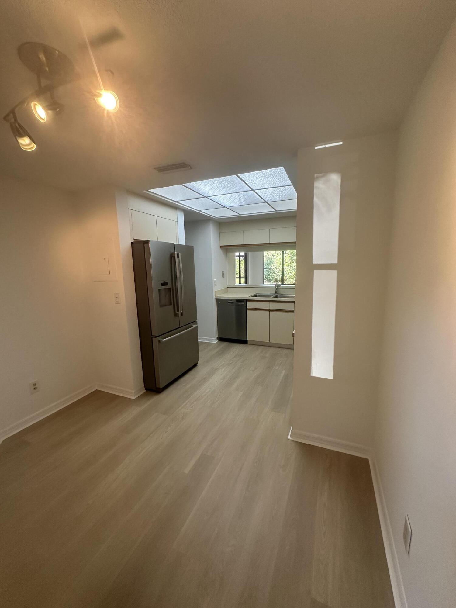 5270 Southeast Seascape Way, Unit 102 Stuart, FL 34997 - Photo 8 of 24 Breakfast nook