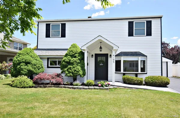 $999,000 | 4195 Florence Road, Bethpage, NY 11714