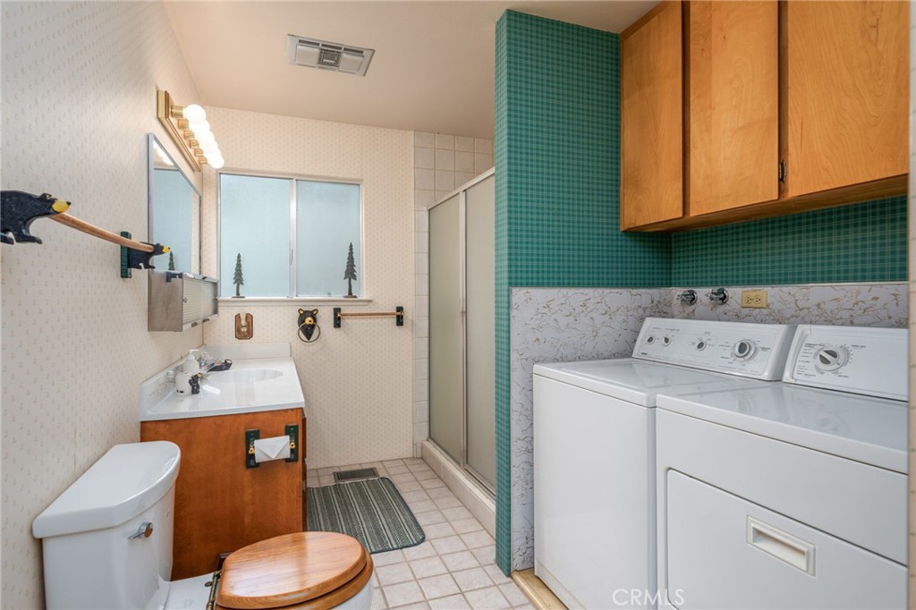7663 Forest Drive Fish Camp, CA 93623 - Photo 12 of 43 a bathroom with a sink toilet and mirror