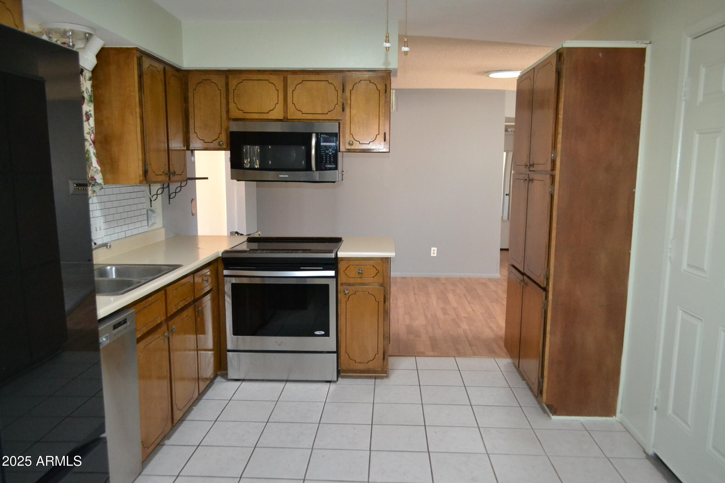 1710 West 13th Avenue Apache Junction, AZ 85120 - Photo 7 of 24 a kitchen with granite countertop a refrigerator and a stove