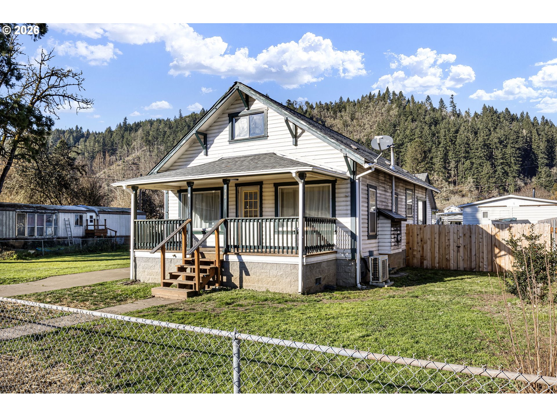 430 Division Avenue Drain, OR 97435 - Photo 4 of 47