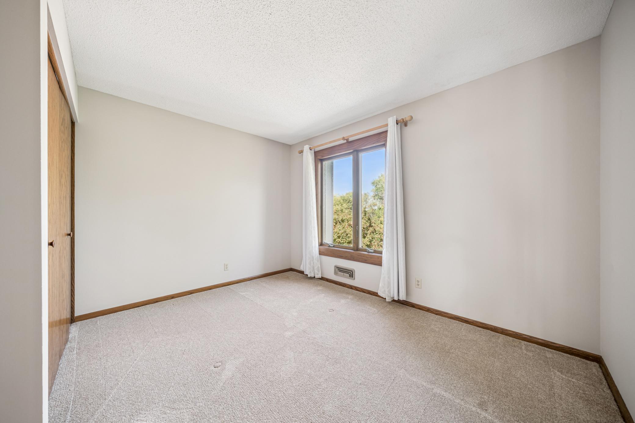 10234 Berkshire Road Bloomington, MN 55437 - Photo 13 of 27