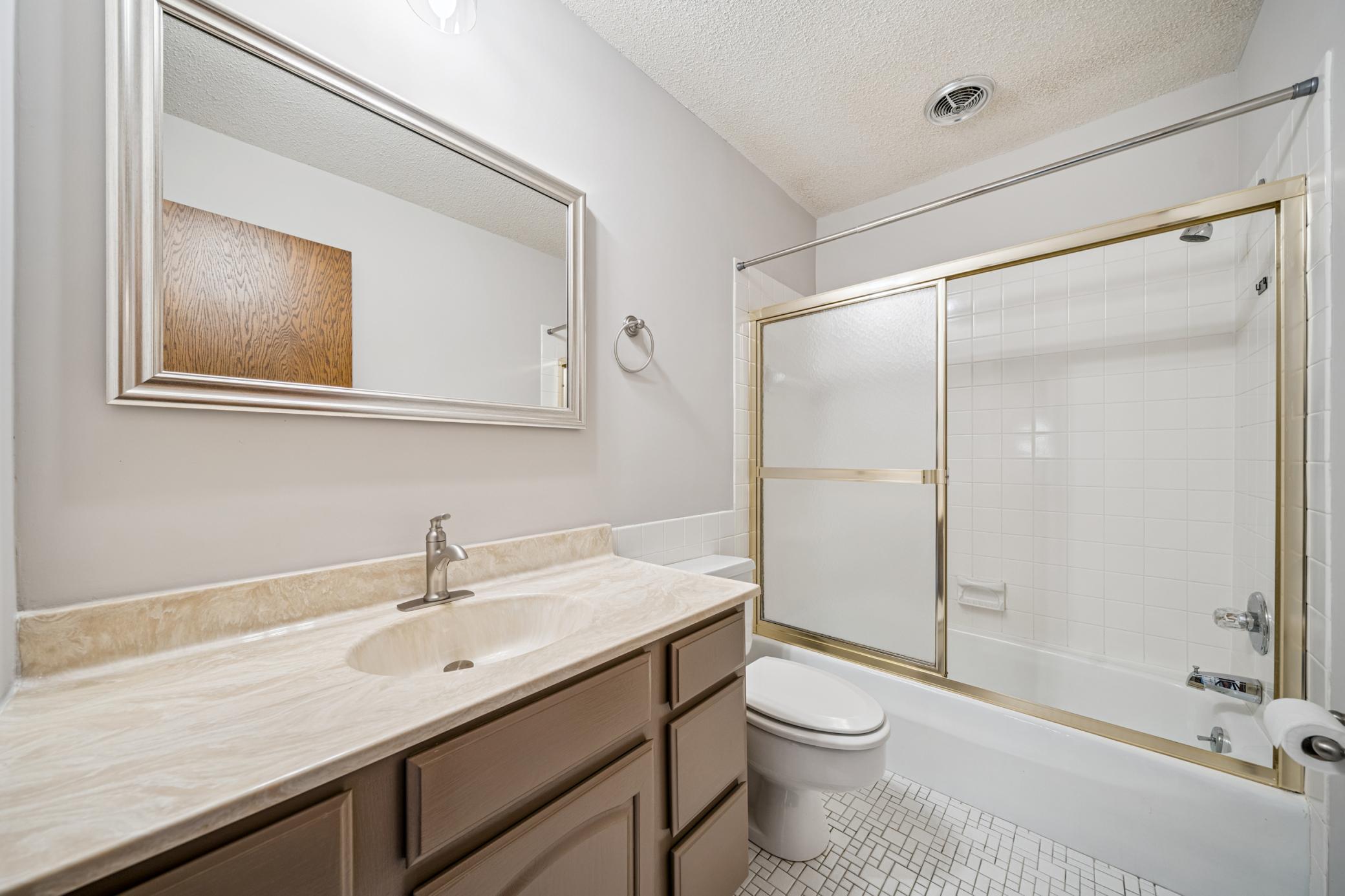 10234 Berkshire Road Bloomington, MN 55437 - Photo 14 of 27