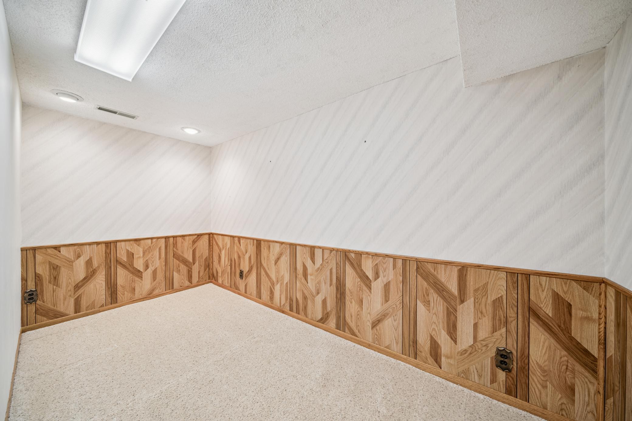 10234 Berkshire Road Bloomington, MN 55437 - Photo 20 of 27