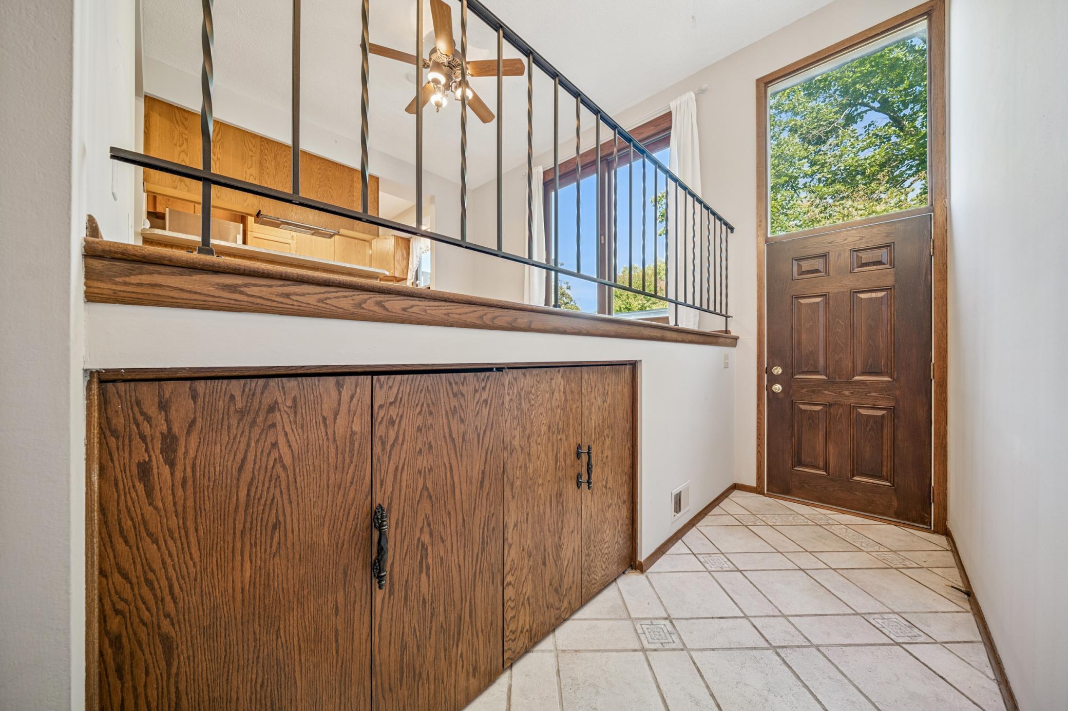 10234 Berkshire Road Bloomington, MN 55437 - Photo 3 of 27