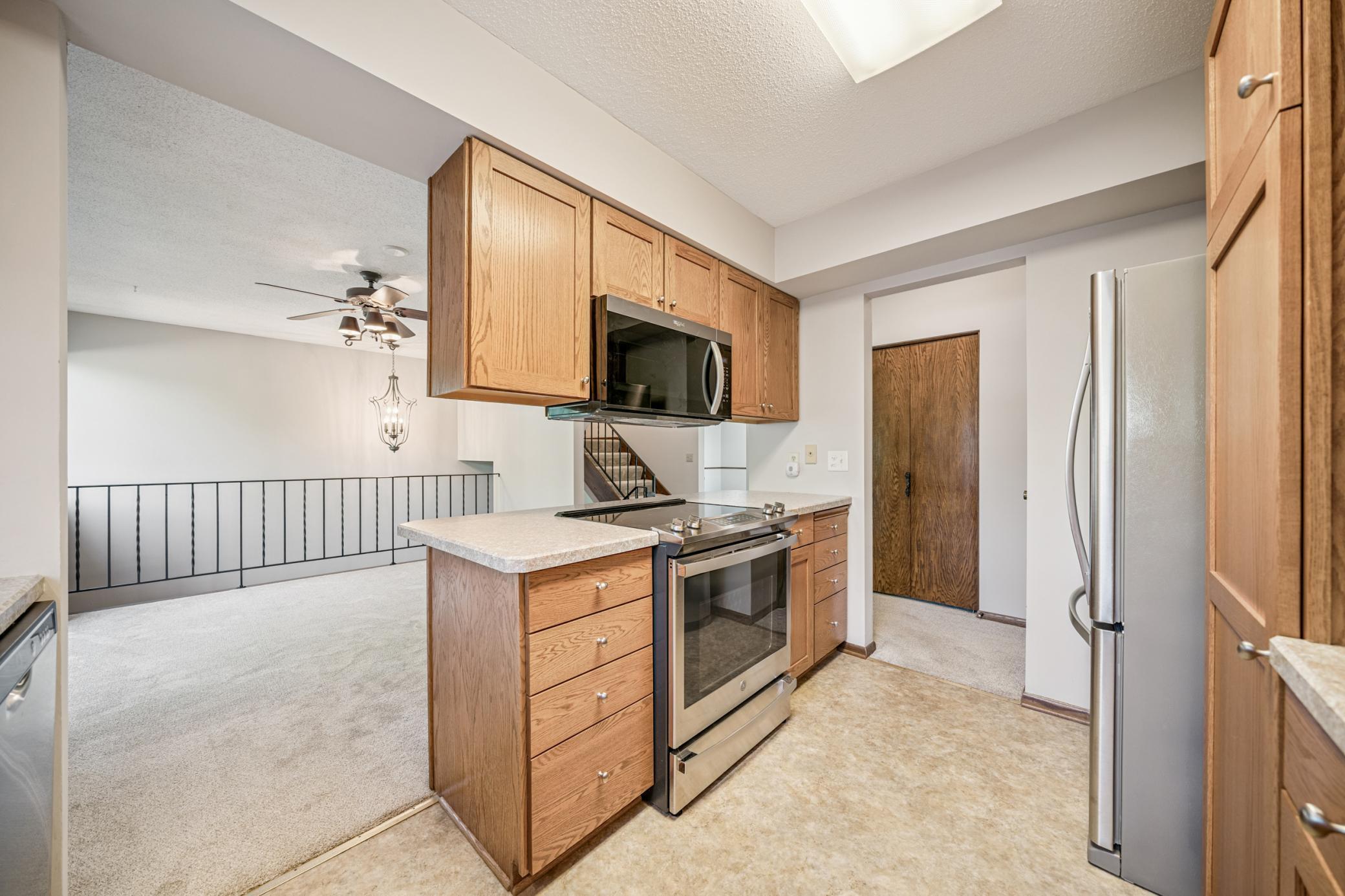 10234 Berkshire Road Bloomington, MN 55437 - Photo 7 of 27