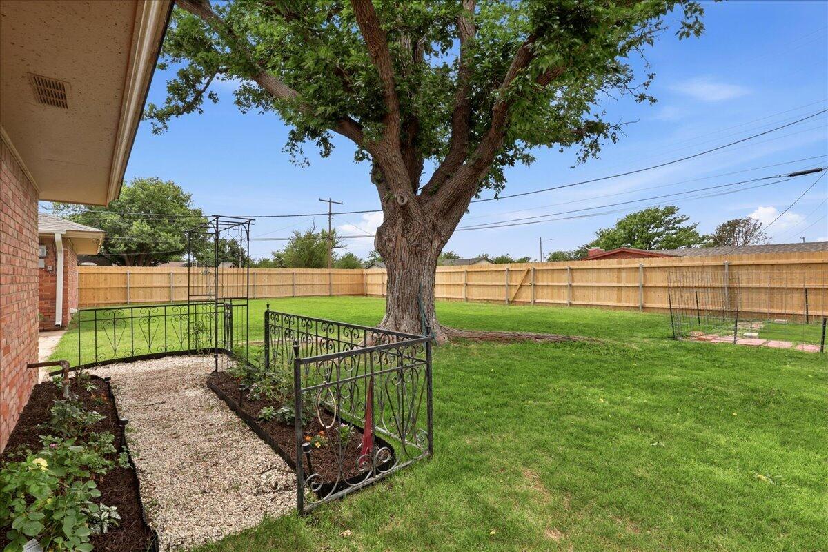 1401 Avenue North Ralls, TX 79357 - Photo 29 of 35 25-IMG_2839_autoremove_31110589_b462ae90