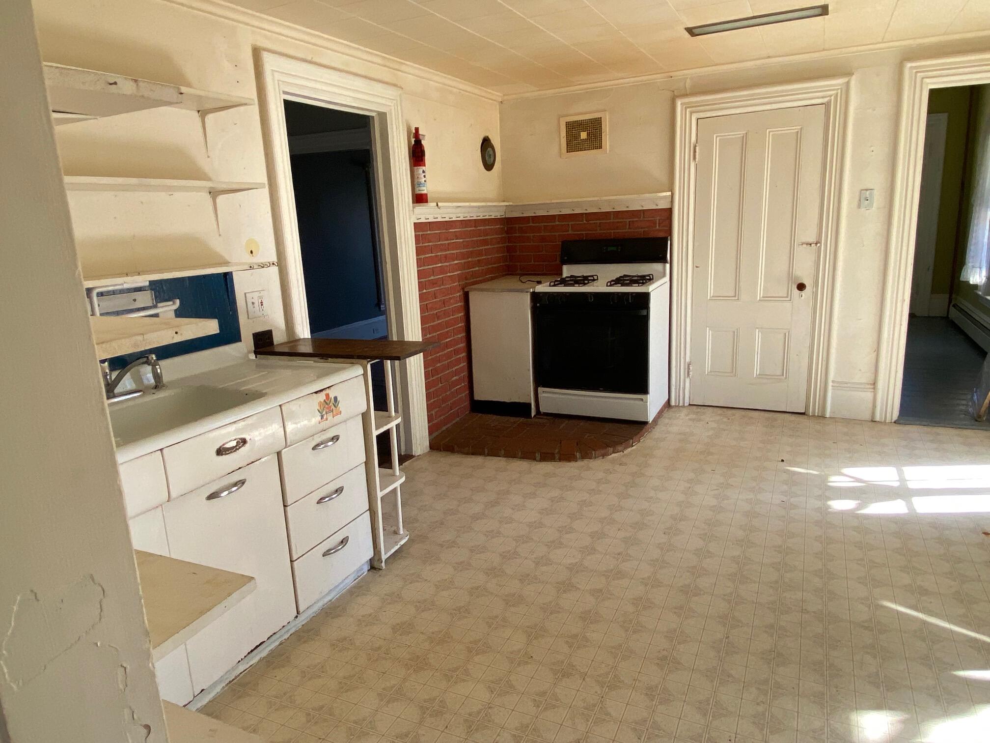 842 Main Road Islesboro, ME 04848 - Photo 16 of 40 Kitchen