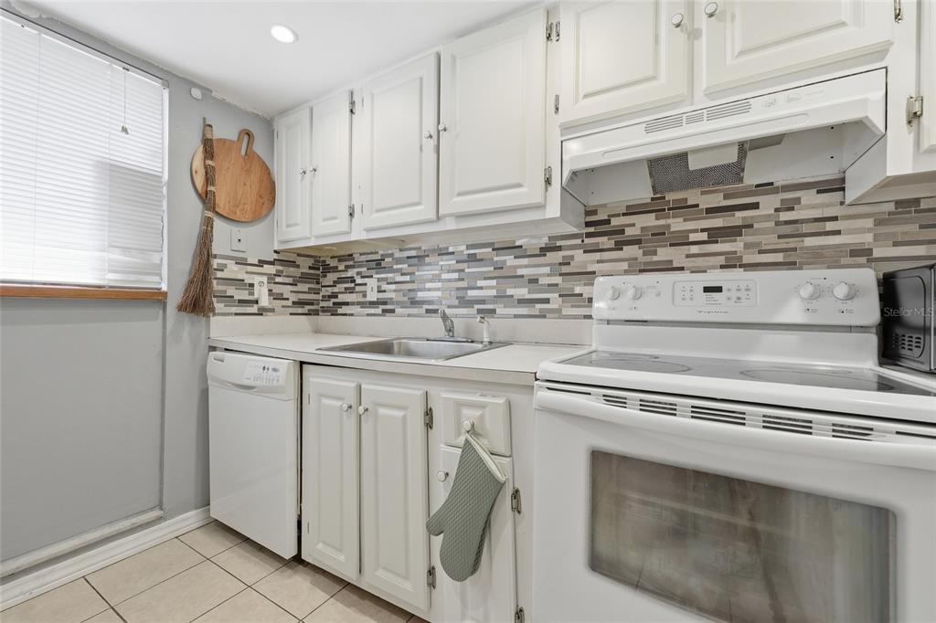 603 Southwest 75th Street, Unit 104 Gainesville, FL 32607 - Photo 8 of 16 Gallery Image 8