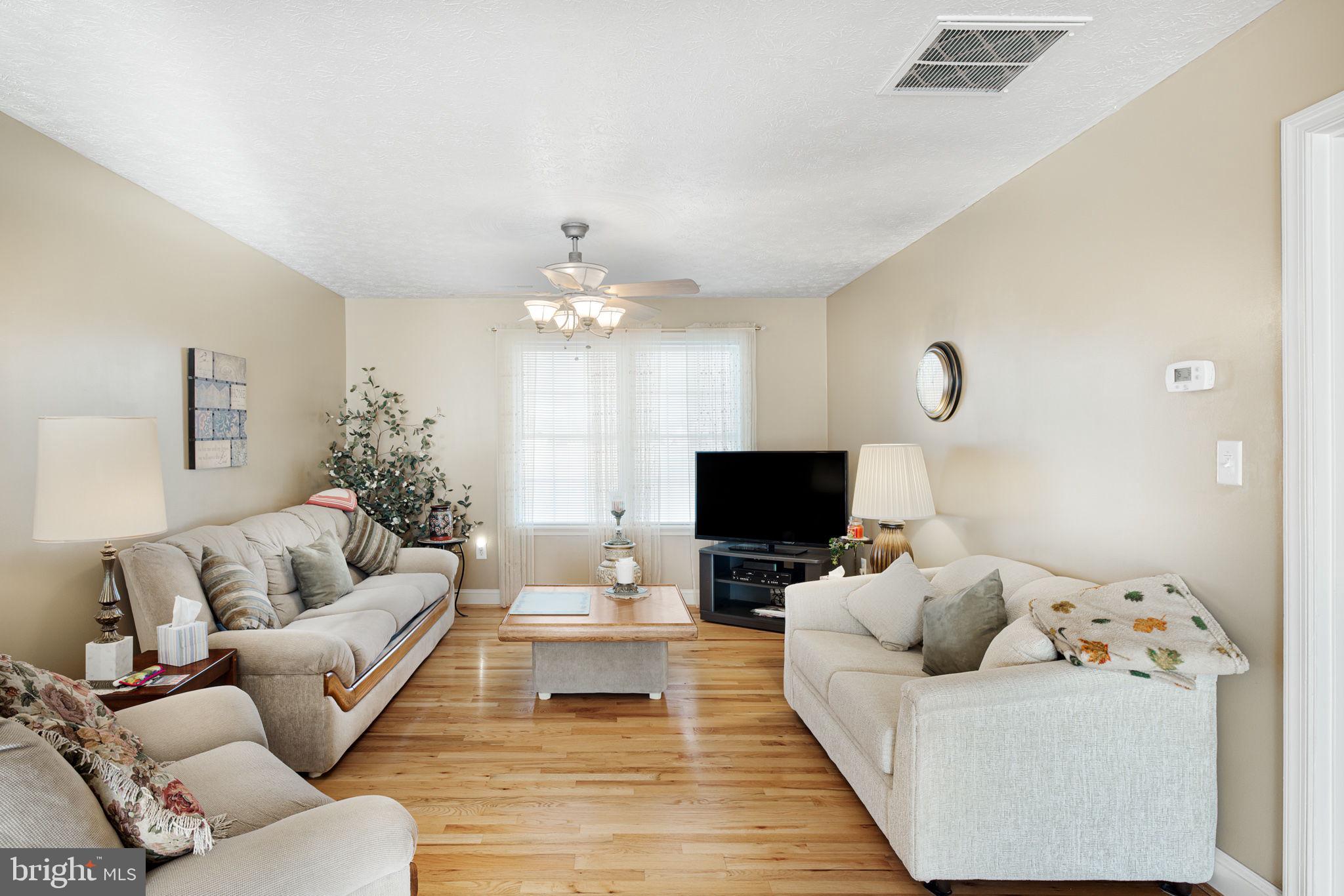 1352 Double Church Road Stephens City, VA 22655 - Photo 4 of 40 Spacious Family Room