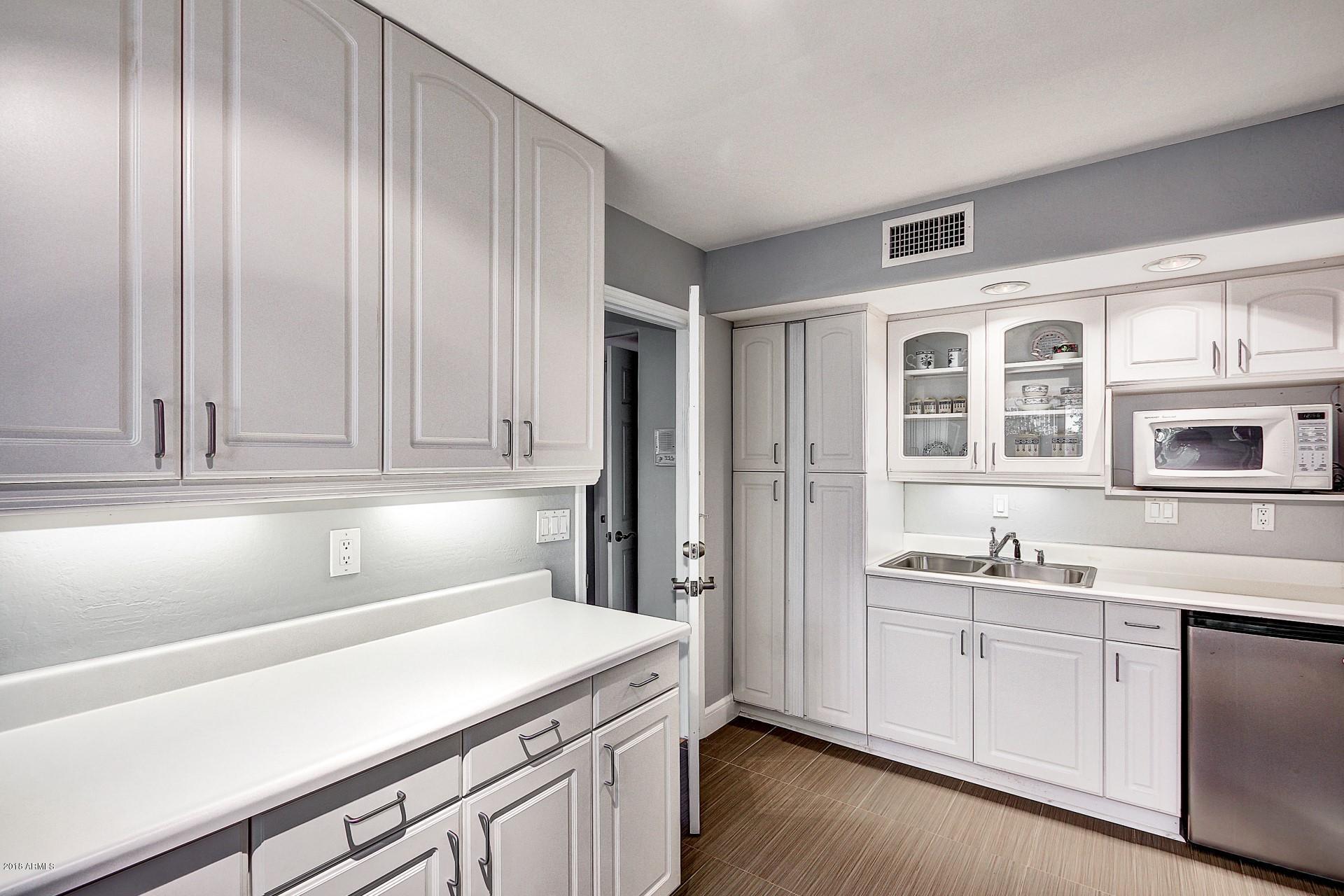 2350 East Mountain View Road Phoenix, AZ 85028 - Photo 23 of 48 22 Guest Quarter's Kitchenette