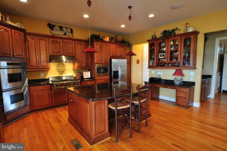 41350 Raspberry Drive Leesburg, VA 20176 - Photo 16 of 30 Kitchen #3