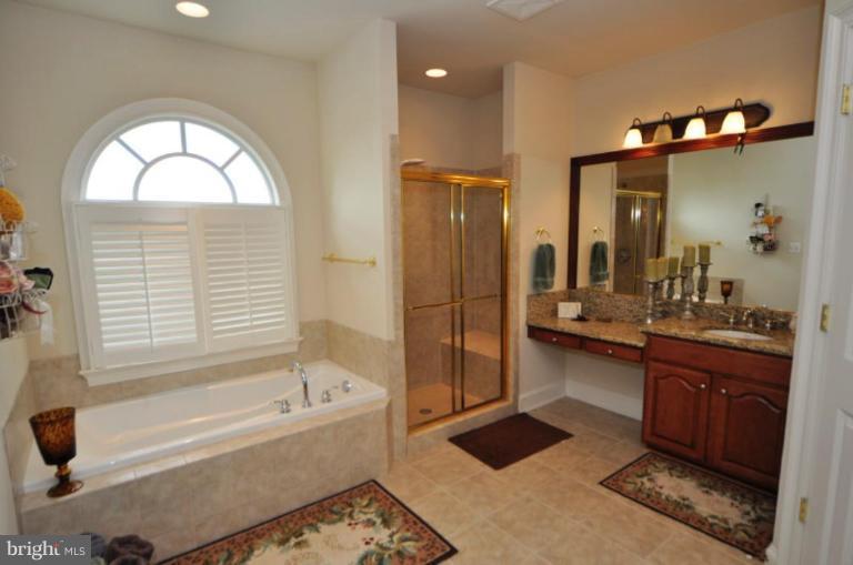 41350 Raspberry Drive Leesburg, VA 20176 - Photo 19 of 30 Master Bath