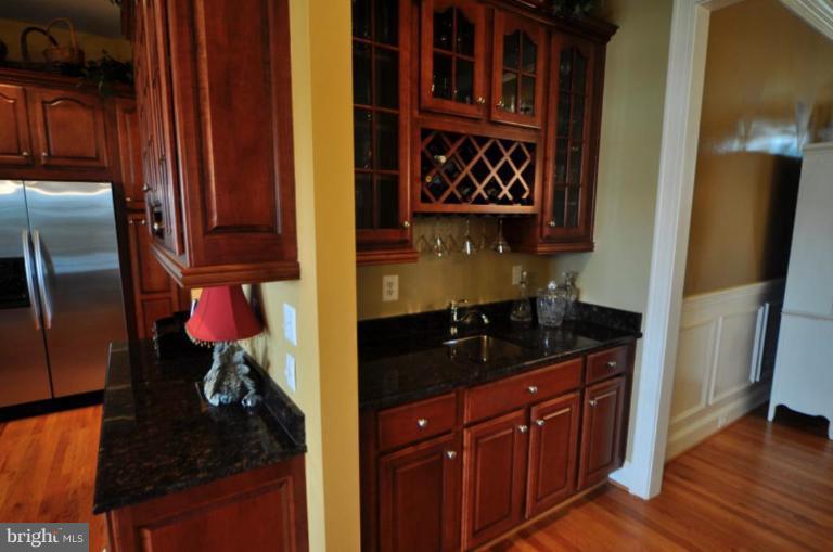 41350 Raspberry Drive Leesburg, VA 20176 - Photo 8 of 30 Wet Bar