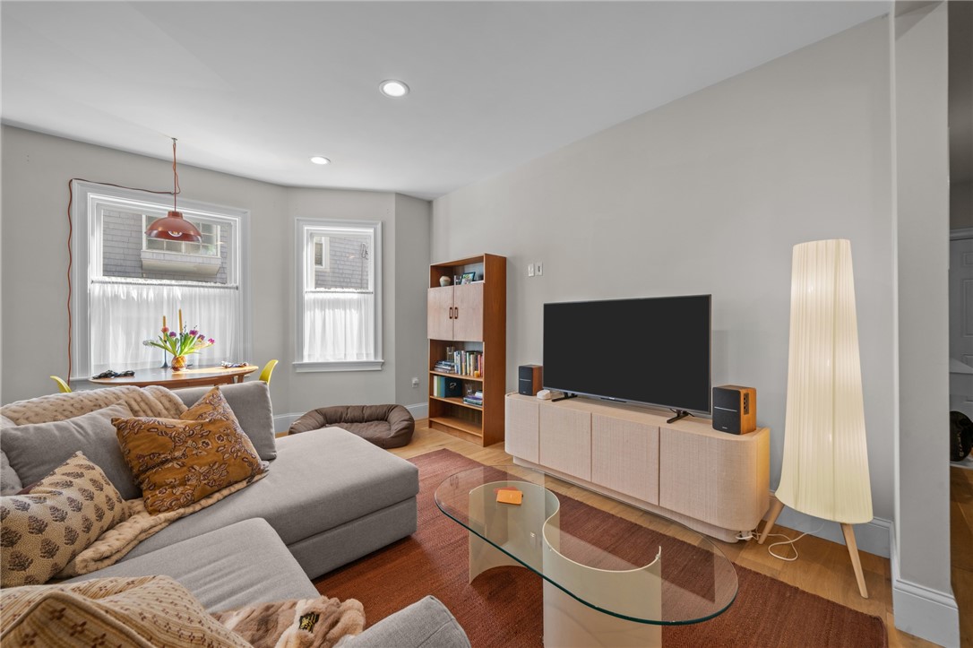 12 University Avenue Providence, RI 02906 - Photo 5 of 44