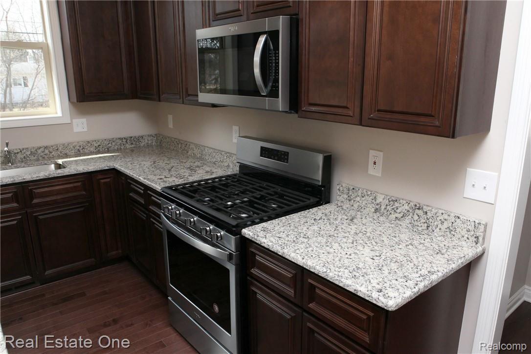 3098 Gerald Avenue Rochester, MI 48307 - Photo 6 of 24 IMG_0045.jpg