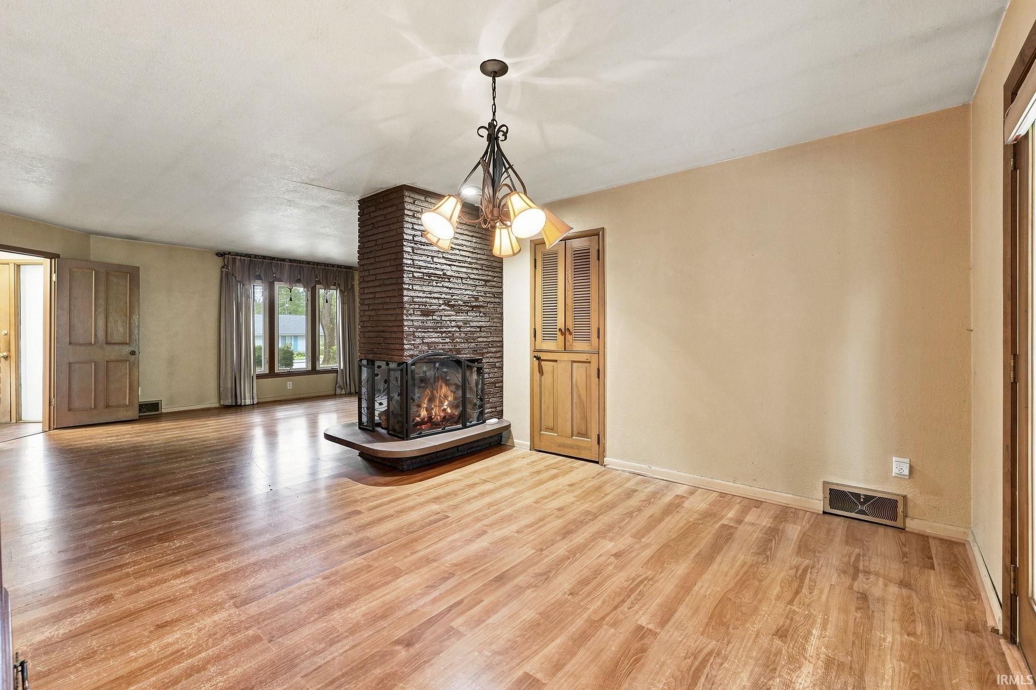 608 Roxbury Court Fort Wayne, IN 46807 - Photo 13 of 45 Gallery Image 13