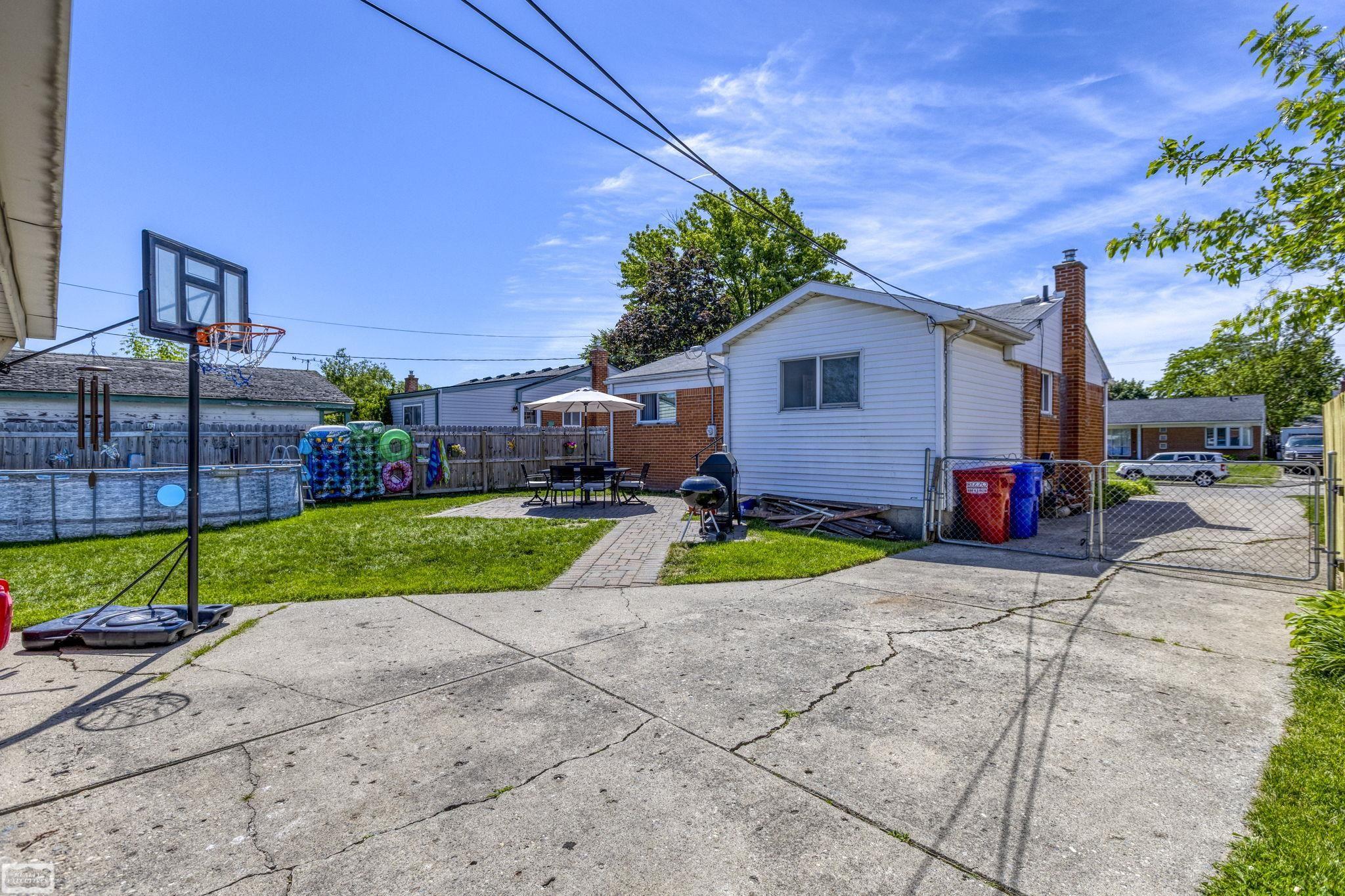 18029 Rainbow Road Fraser, MI 48026 - Photo 24 of 28