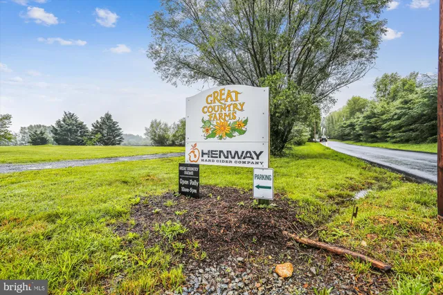 a sign that is sitting in the grass