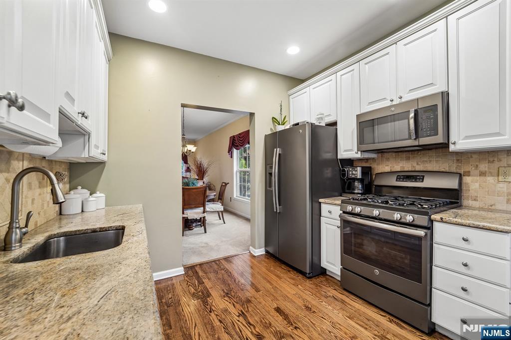 301 Cambridge Drive Butler, NJ 07405 - Photo 7 of 26