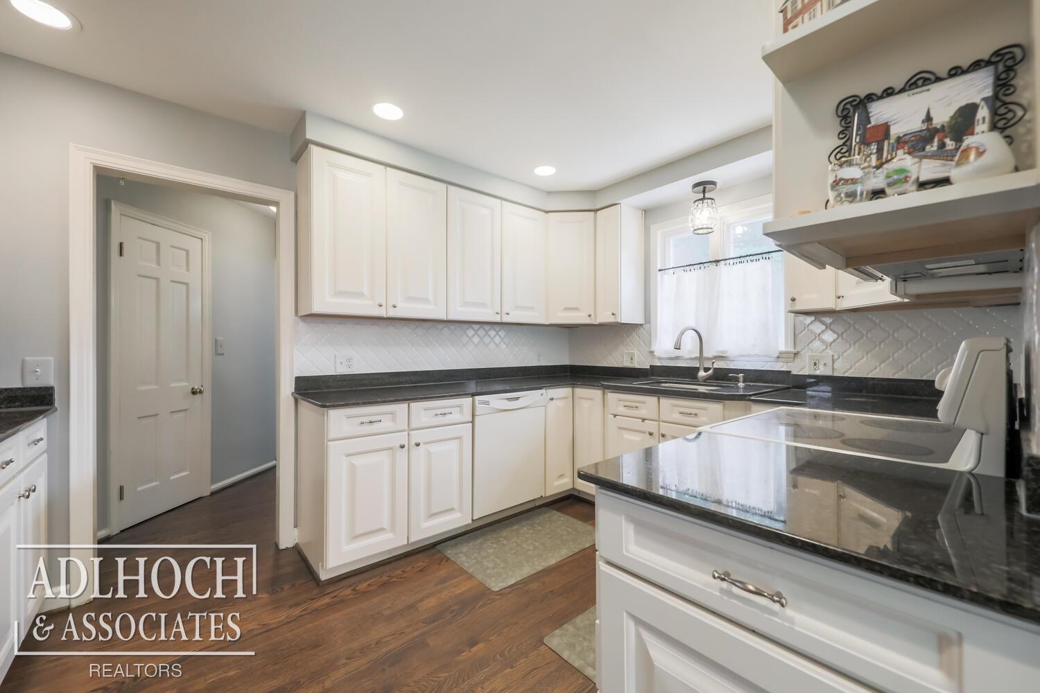 445 Roland Road Grosse Pointe Farms, MI 48236 - Photo 2 of 20