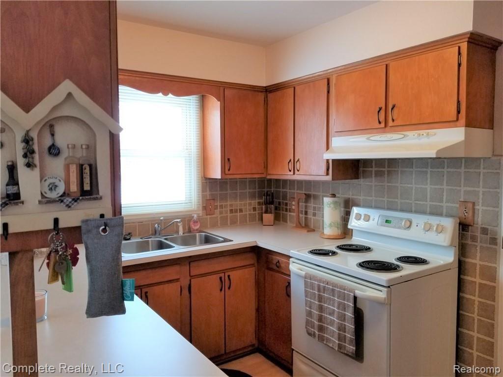 1400 South Genesee Road Burton, MI 48509 - Photo 10 of 33 20190218_145209.jpg