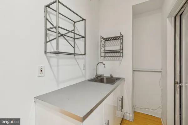 a view of utility room