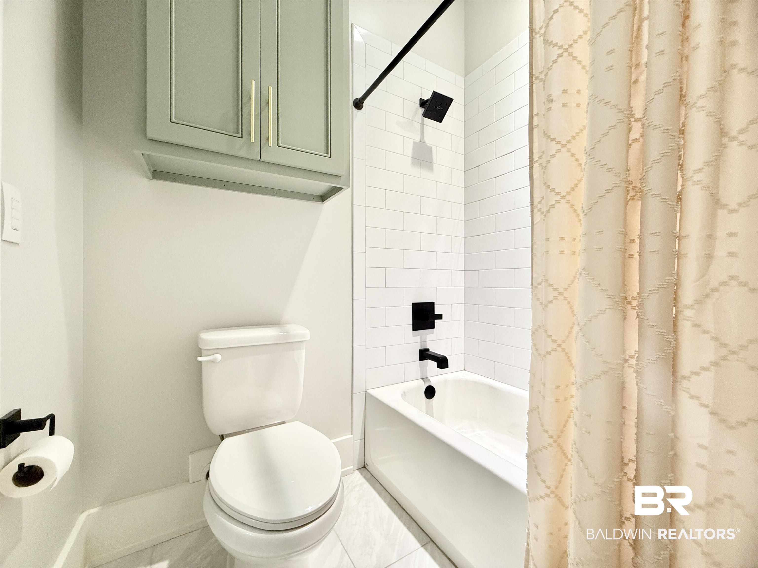 21767 Gallery Boulevard Fairhope, AL 36532 - Photo 43 of 74 Full bathroom with toilet and shower / tub combo with curtain