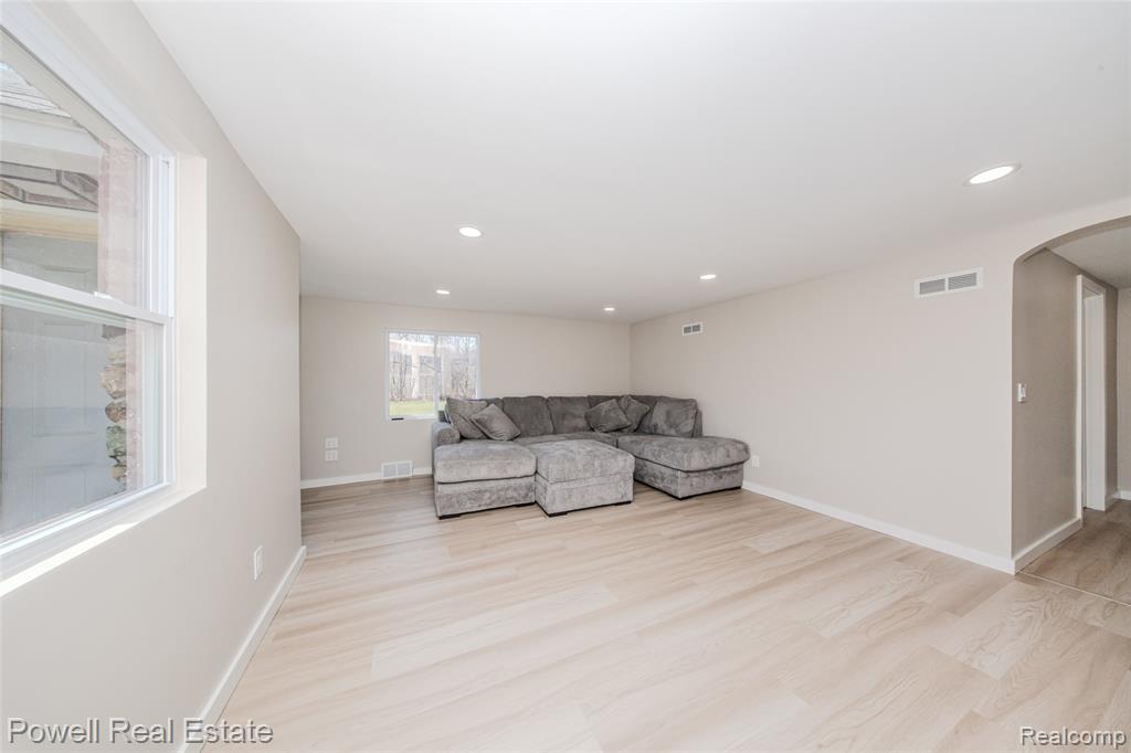 4118 Griswold Road Port Huron, MI 48060 - Photo 20 of 43