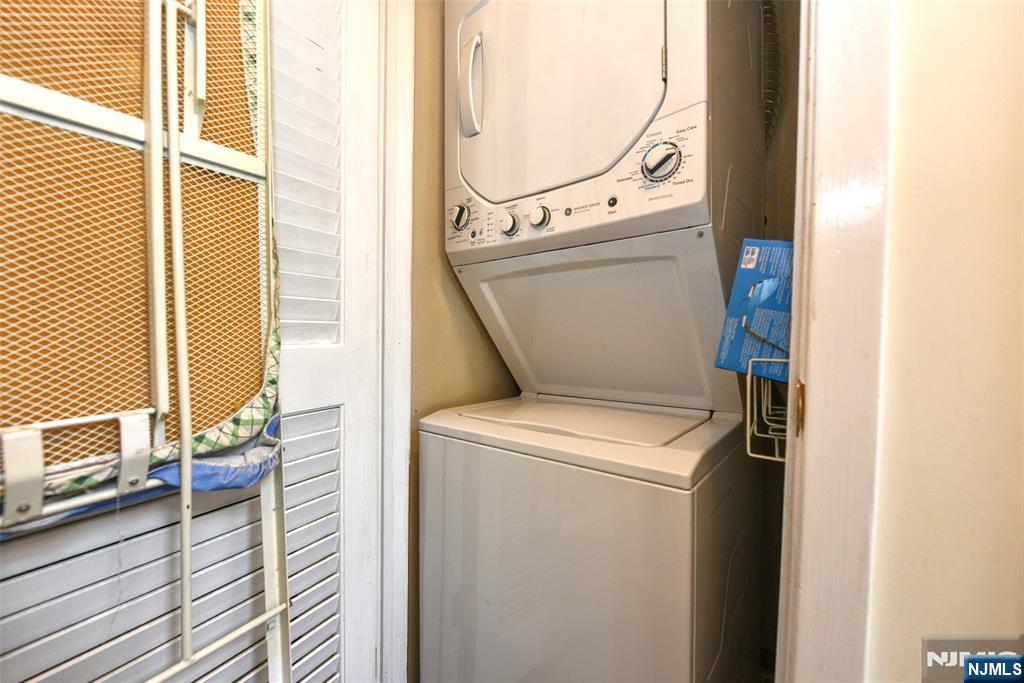 4 Acapulco Princess, Unit 8 Vernon, NJ 07462 - Photo 11 of 23 a utility room with dryer and washer