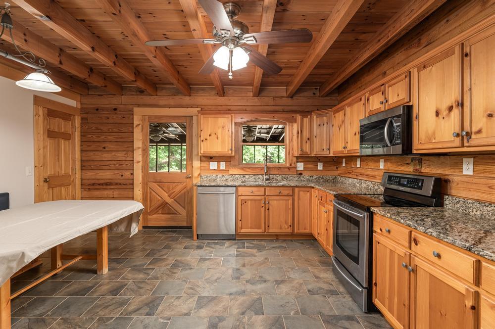 463 Mowery Circle Charleston, TN 37310 - Photo 11 of 45 2024_07_July_463_Mowery_Hill_Cir_NW_0017