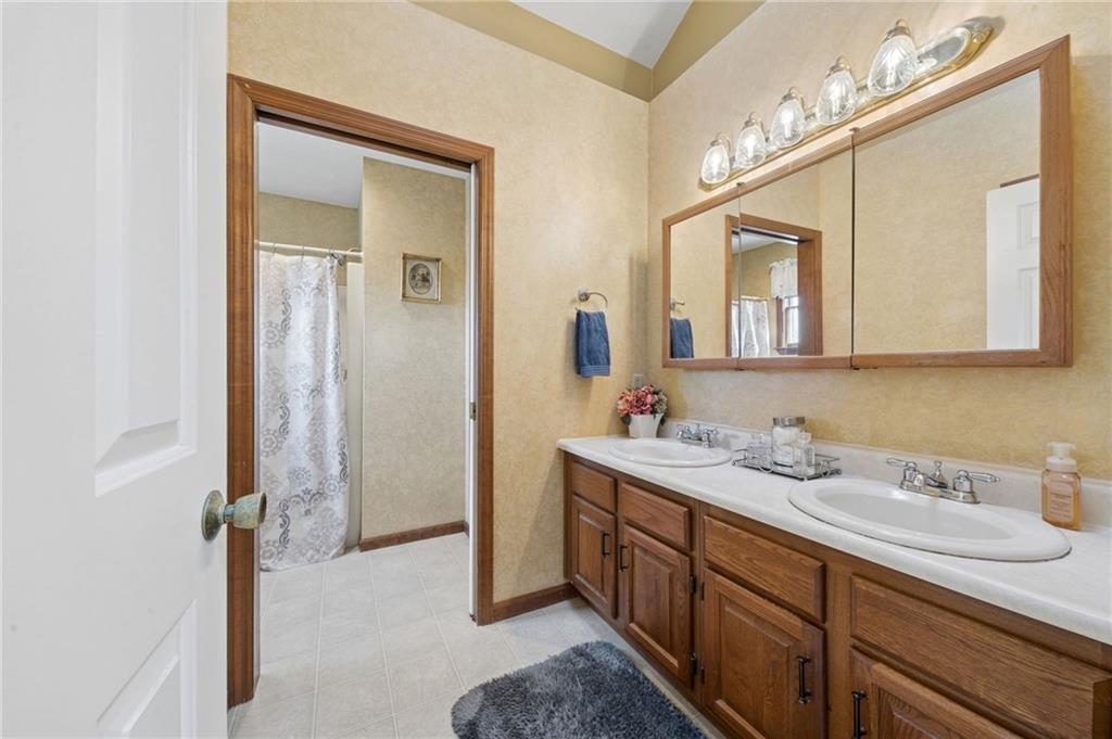 3239 Ridgeway Road Greensburg, PA 15601 - Photo 23 of 46 Ensuite