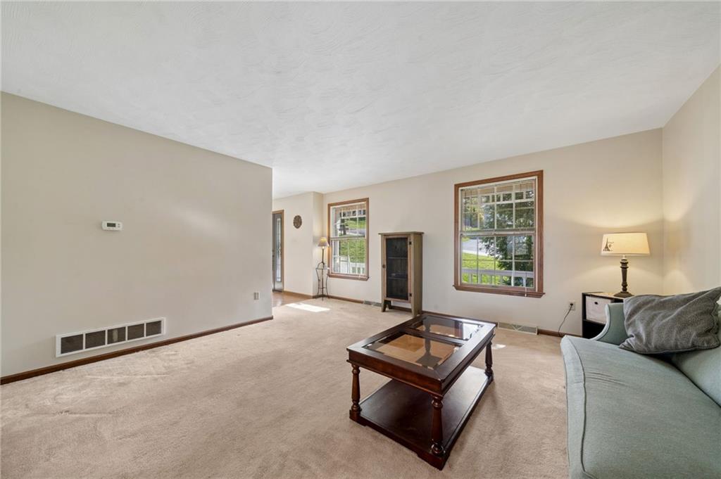 3239 Ridgeway Road Greensburg, PA 15601 - Photo 4 of 46