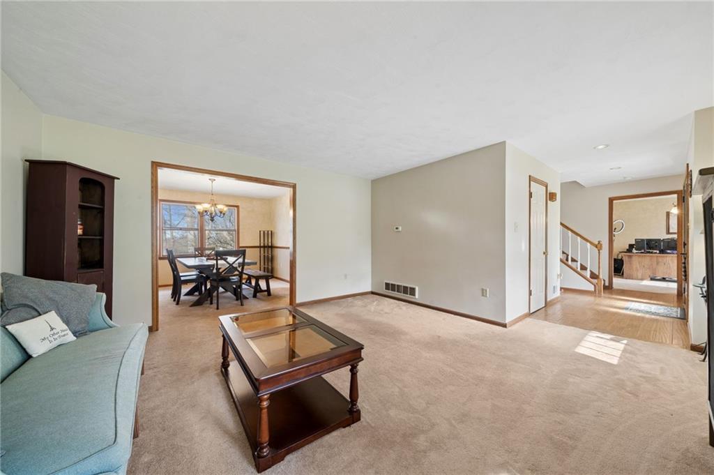 3239 Ridgeway Road Greensburg, PA 15601 - Photo 5 of 46