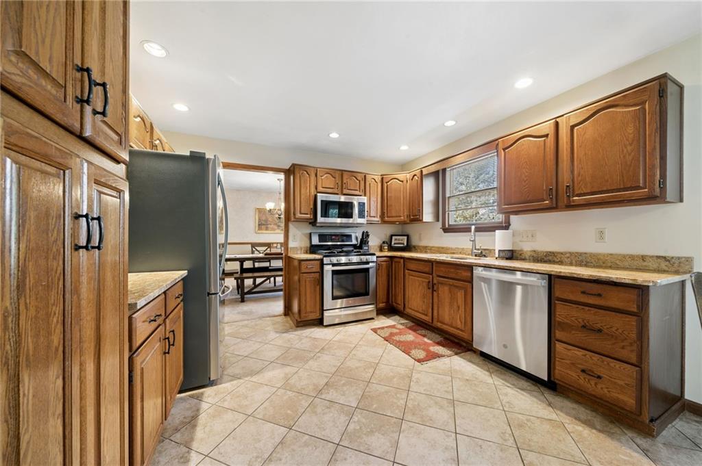 3239 Ridgeway Road Greensburg, PA 15601 - Photo 8 of 46