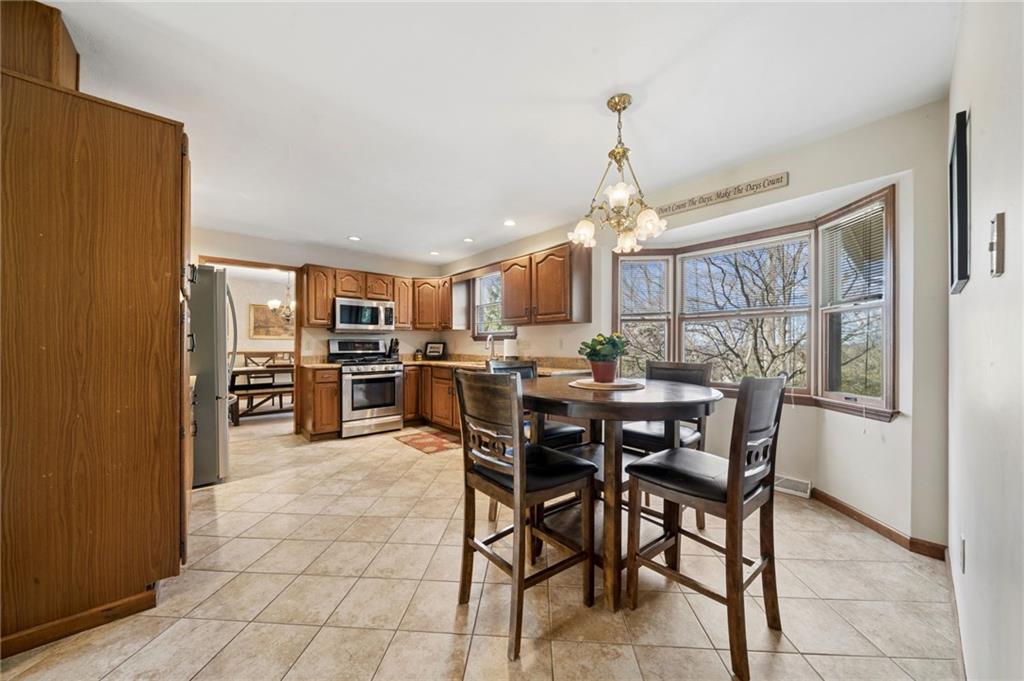 3239 Ridgeway Road Greensburg, PA 15601 - Photo 9 of 46