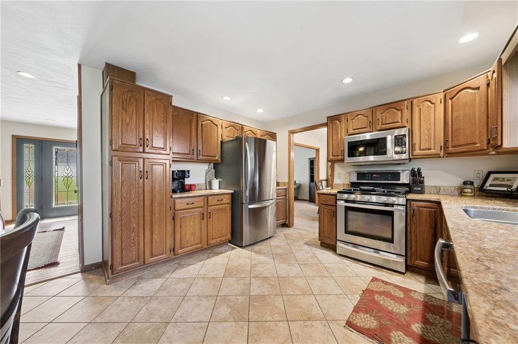 3239 Ridgeway Road Greensburg, PA 15601 - Photo 10 of 46