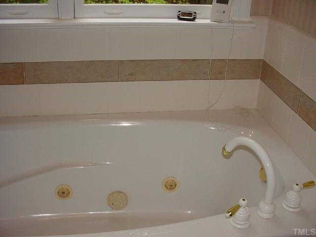 Soak your care's away in this invogorating whirpool tub. The views of the trees and skyline and fresh & renewing. Your private getaway. Master Bath/Spa