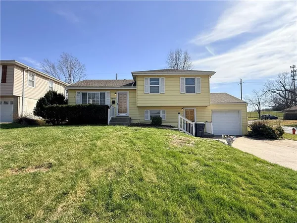 $219,000 | 7801 Northeast San Rafael Drive, Kansas City, MO 64119