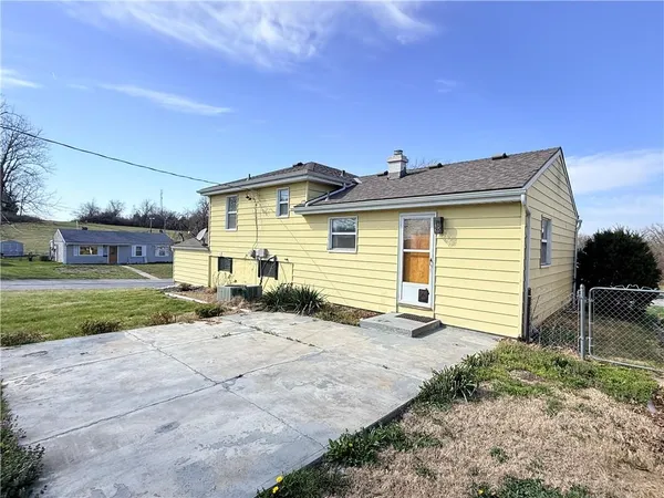 $219,000 | 7801 Northeast San Rafael Drive, Kansas City, MO 64119