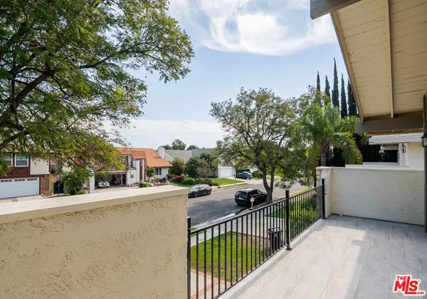 $1,050,000 | 9945 Glade Avenue, Chatsworth, CA 91311