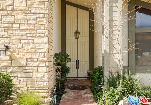 $1,050,000 | 9945 Glade Avenue, Chatsworth, CA 91311