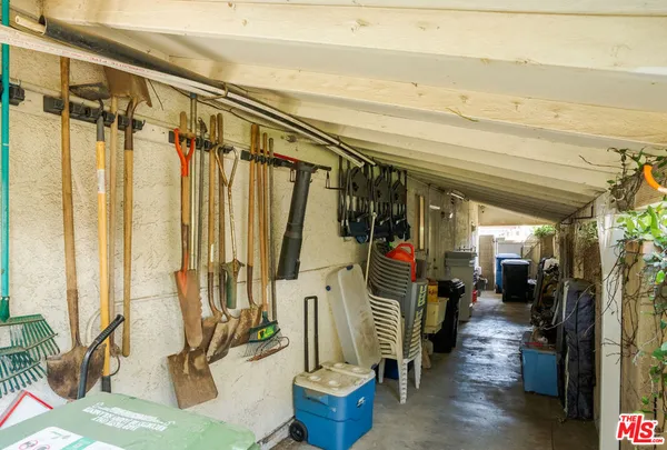 $1,050,000 | 9945 Glade Avenue, Chatsworth, CA 91311