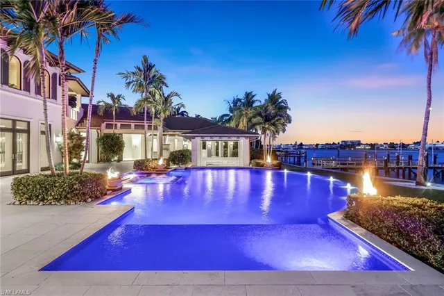 $21,000,000 | 970 Aqua Circle, Naples, FL 34102